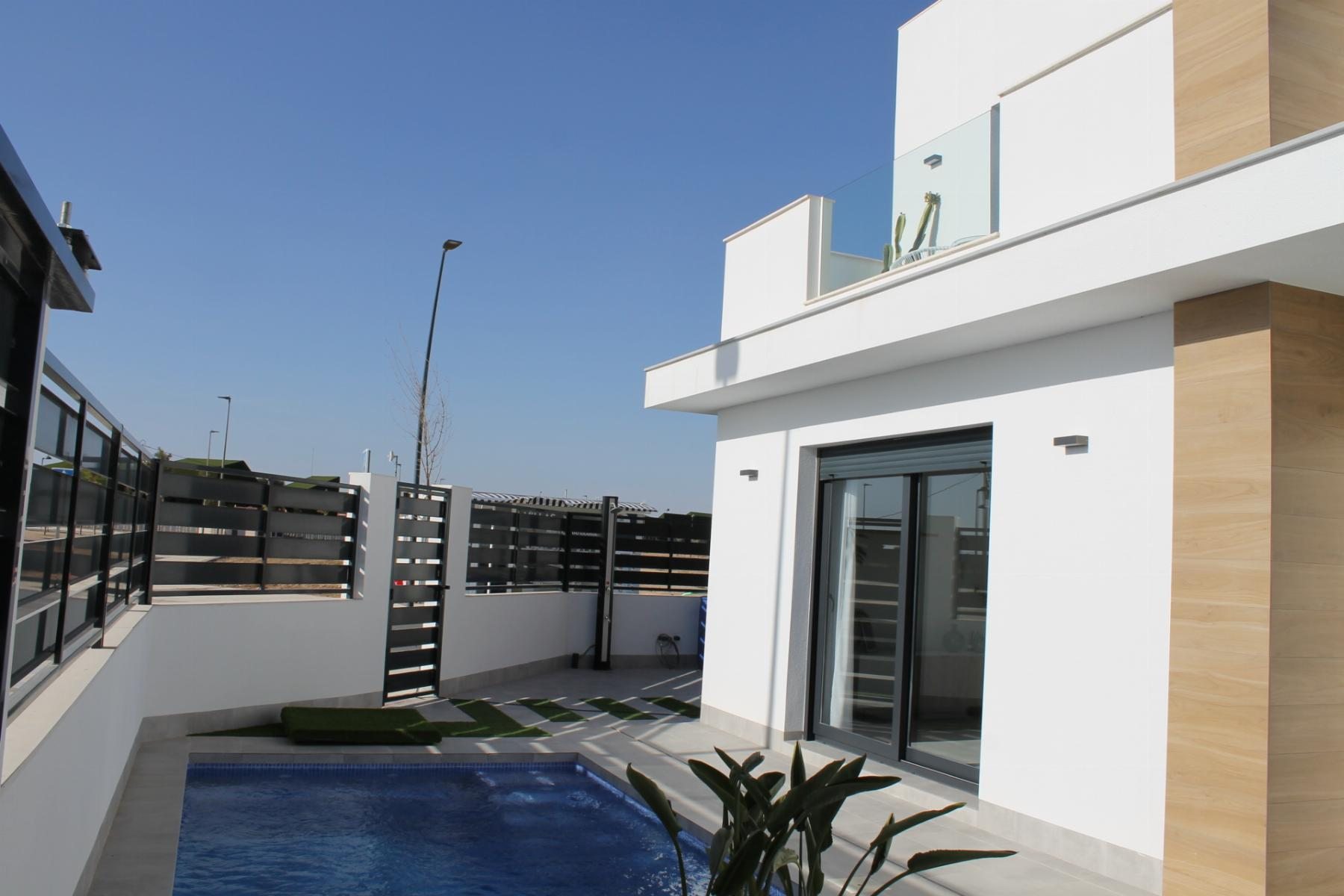 Casa de obra nueva de dos plantas con jardín en Alba Resort, Roldán, Murcia