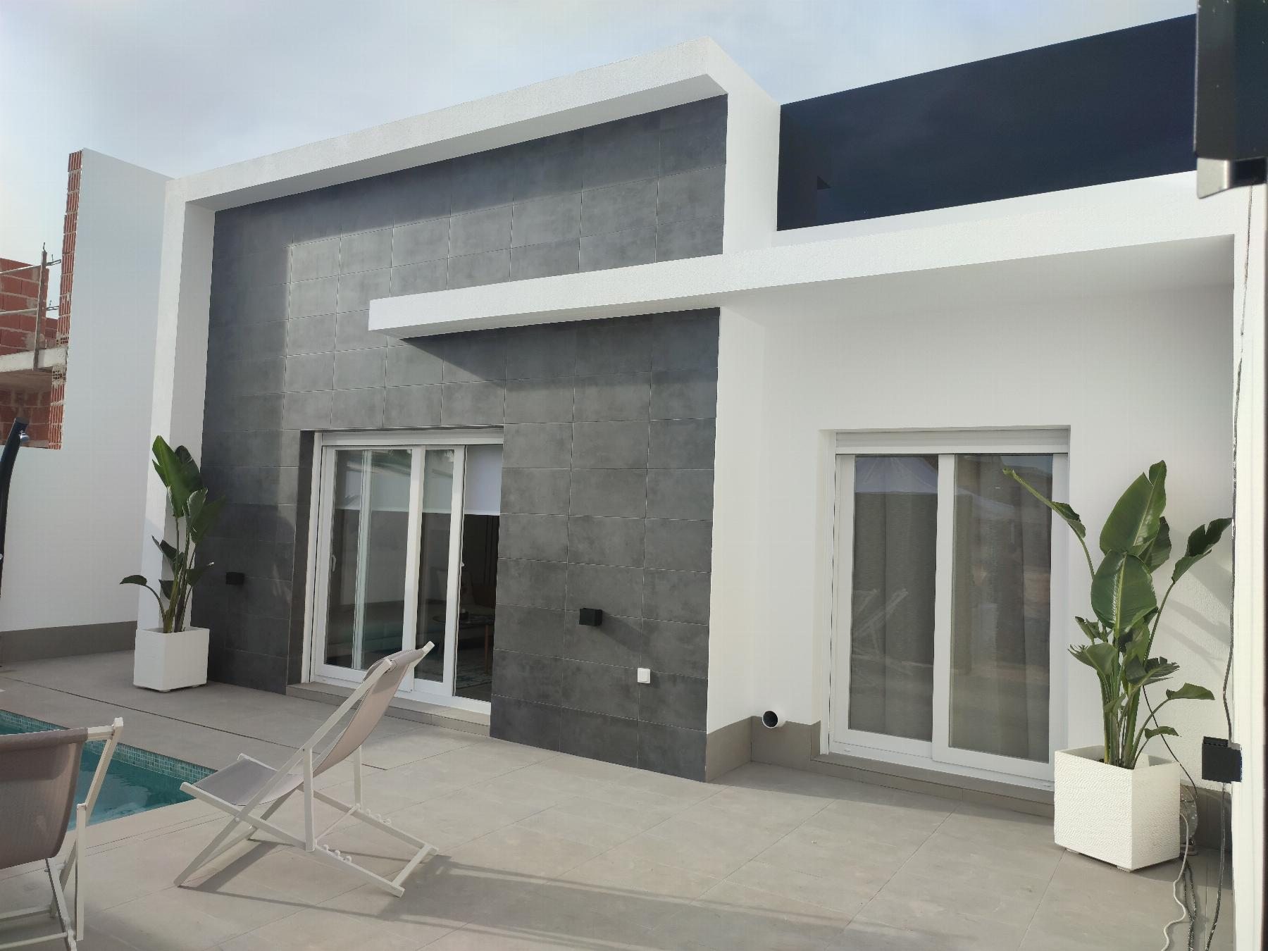 Casa de planta baja de obra nueva con piscina privada en Balsicas, Murcia